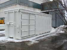 Fehér anyagtároló konténer felcsévélővel