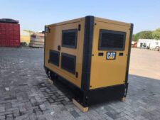 Caterpillar 65 kVA áramfejlesztő, CAT C3.3 motor, 2022-es évjárat, vezérlőpanel, hangtompított doboz, tartály