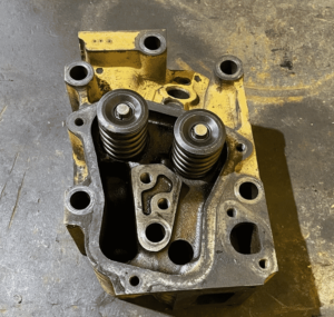 Liebherr d906 motor hengerfej – ipari gép alkatrész