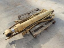 Hidraulikus henger Caterpillar 330C kanálmozgatáshoz