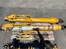 Hidraulikus henger Caterpillar 320 kotrógéphez