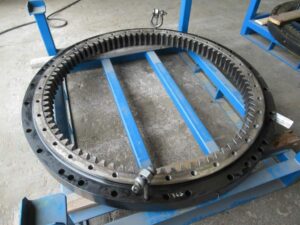 Használt forgótányér caterpillar géphez