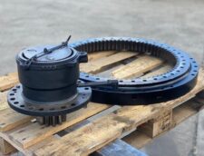 Forgókorona és motor Caterpillar 307 B minikotróhoz