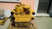 Volvo L330 homlokrakodó sebességváltó, sárga