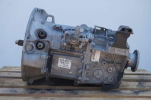 Mercedes-benz g85-667-0773 sebességváltó fa raklapon