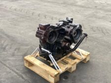 Komatsu WA320 sebességváltó, fa raklapon szállítva