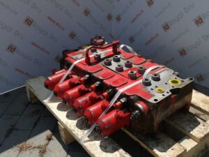 Hidraulikus elosztó caterpillar 215-14 kotrógéphez