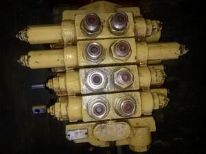Elosztó vezérlés caterpillar 428 kotrógéphez