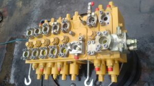 Hidraulikus elosztó caterpillar m312 kotrógéphez