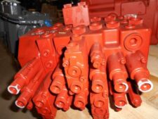 Hidraulikus elosztó Hitachi ZX320-11 kotrógéphez