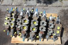 Hidraulikus elosztó Hitachi EX150 kotrógéphez