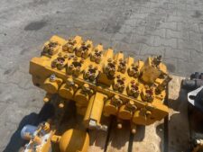 Hidraulikus elosztó Liebherr kotrógépekhez (modellek: R900, R902, R904, R912, R914, R921, R924, R926, R934, R946, R954 stb.)