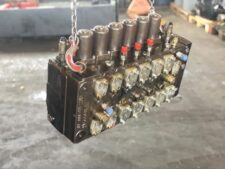 Hidraulikus elosztó Kobelco SK210 kotrógéphez