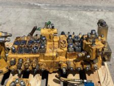 Hidraulikus elosztó Caterpillar 308-375 kotrógépekhez