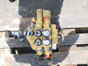 Első hidraulikus elosztó caterpillar 428c-hez