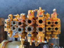 Liebherr R932 hidraulikus elosztó