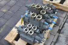 Liebherr R904 kotrógép hidraulikus elosztó