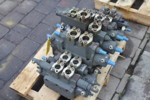 Liebherr r904 kotrógép hidraulikus elosztó
