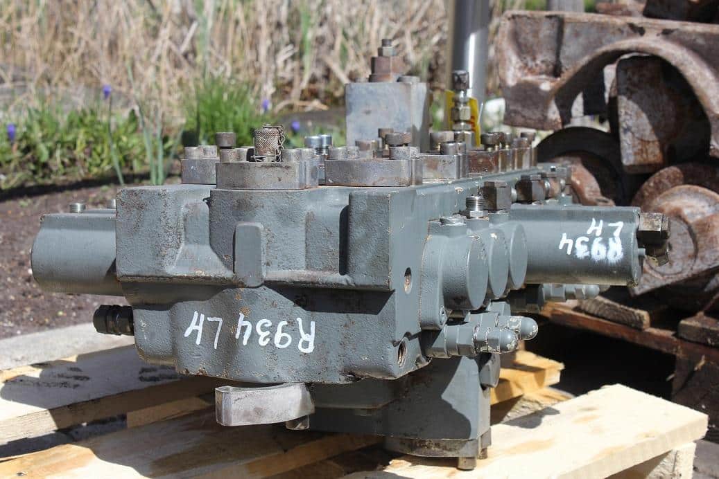 Használt hidraulikus elosztó Liebherr R934