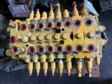 Komatsu PW130 hidraulikus elosztó