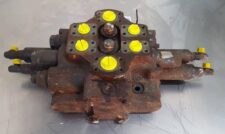 Komatsu WA320 hidraulikus elosztó