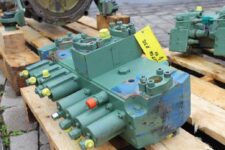 Liebherr A312 hidraulikus elosztó