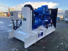 FG Wilson 900 kVa áramfejlesztő Perkins motorral, új, 2022-es évjárat