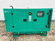 Set Generátor Cummins Motorral 17 kVA, Új, Garanciával, 2021-es évjárat, Vezérlőpanel és Beépített Tartály