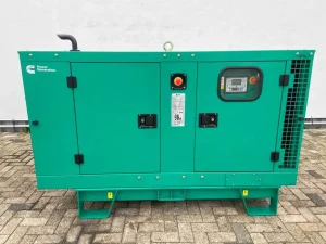 Set generátor cummins motorral 17 kva, új, garanciával, 2021-es évjárat, vezérlőpanel és beépített tartály