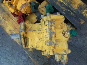 Sárga hidromotor komatsu pw 130-6k kotrógéphez