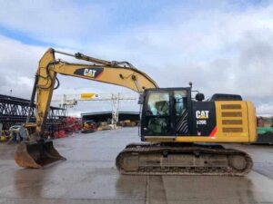 Alkatrész bontás caterpillar 320e kotrógéphez