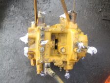 Komatsu PC200 hidraulikus elosztó