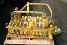 Komatsu PC27 minikotró hidraulikus elosztó