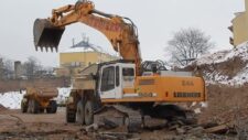 Liebherr 944 kotrógép használatban az építkezésen