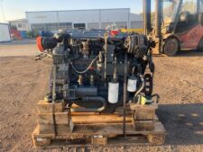 Deutz BF4M1013 motor raklapos, elölnézet, szabadban