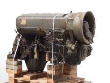 Deutz BF6L513R motor – használt, fa tartón szerelve