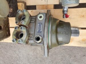 Liebherr r954 hidraulikus motor – ipari alkatrész raklapon