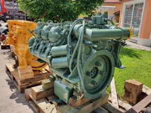 Mercedes om421-13 motor felújított és festett