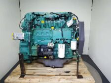 Volvo L40B motor felújítva, fa raklapon