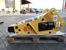 Caterpillar 422E kotrógép hidraulikus kalapács