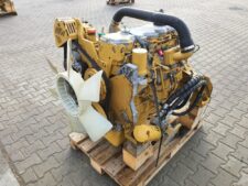 Caterpillar 3126 motor raklapon, elölről, látható ventilátorral