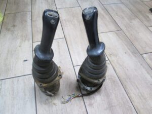 Joystick kotrógéphez caterpillar 320 – 2 db-os készlet