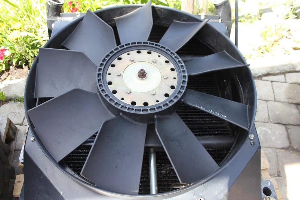 Radiátor ventilátorral Liebherr R924 Compact kotrógéphez