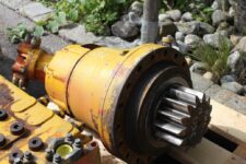 Forgató reduktor kotrógéphez OK RH6-12 – masszív mechanikus alkatrész