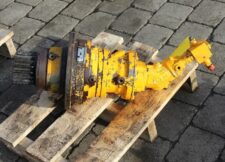 Liebherr A310-12 forgató reduktor – sárga ipari gép alkatrész