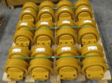 Alsó görgő Komatsu PC240 kotrógéphez