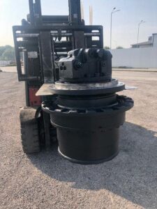 Hidromotoros végáttétel hitachi ex300-5 kotrógéphez