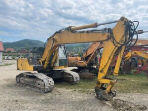 Liebherr lánctalpas kotrógép bontás – alkatrészek és komponensek elérhetők