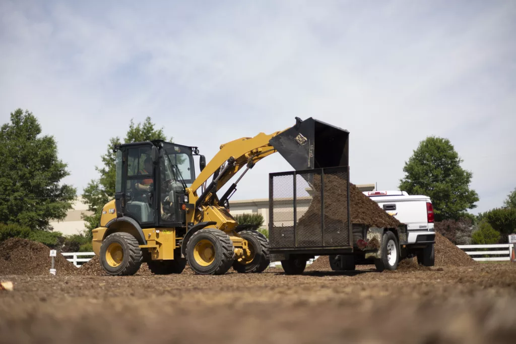 Incarcator compact cat 903 romania royal dru1 1024x682 jpg